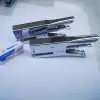 The Yizhi King 967 hand-held stapler, with 60 pieces per piece, is suitable for 24/7 stitching and can fix 20 to 30 pages of paper. The product size is 16.5*8*2 details Picture